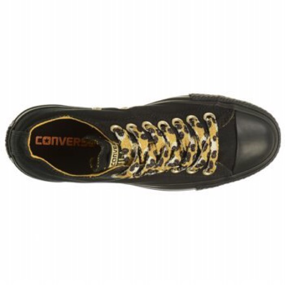 ✨1 HOUR SALE Converse chuck Taylor Women’s shoes - Picture 2 of 5